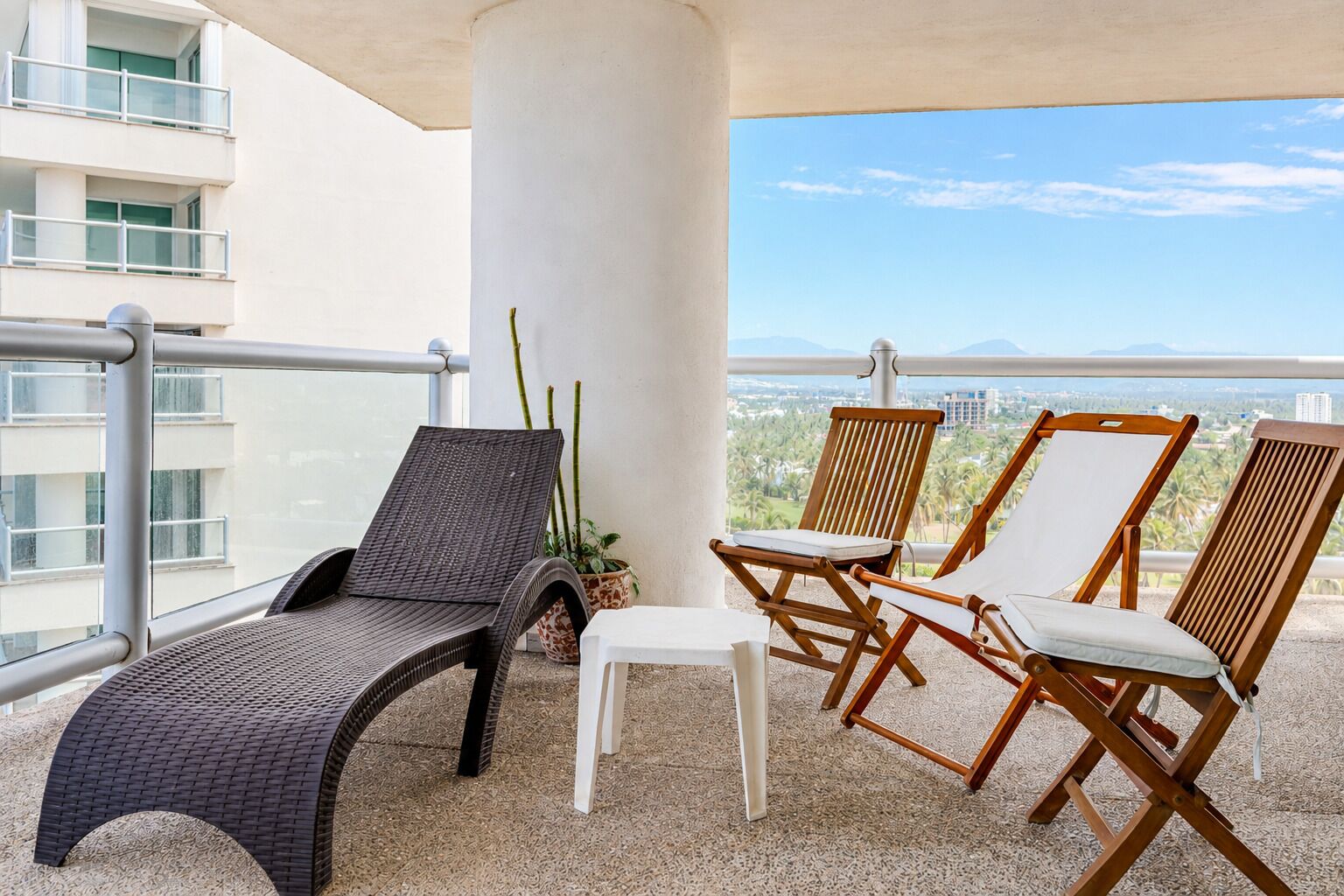 Deluxe-Apartment, Balkon, Strandblick | Terrasse/Patio