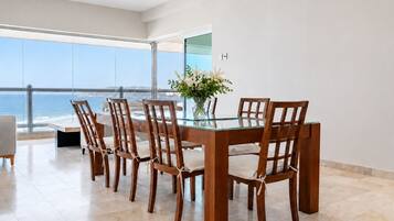 Deluxe Apartment, Balcony, Beach View | Dining