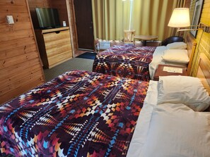 Laptop workspace, free WiFi - Cedar Creek Resort (East Braintree)