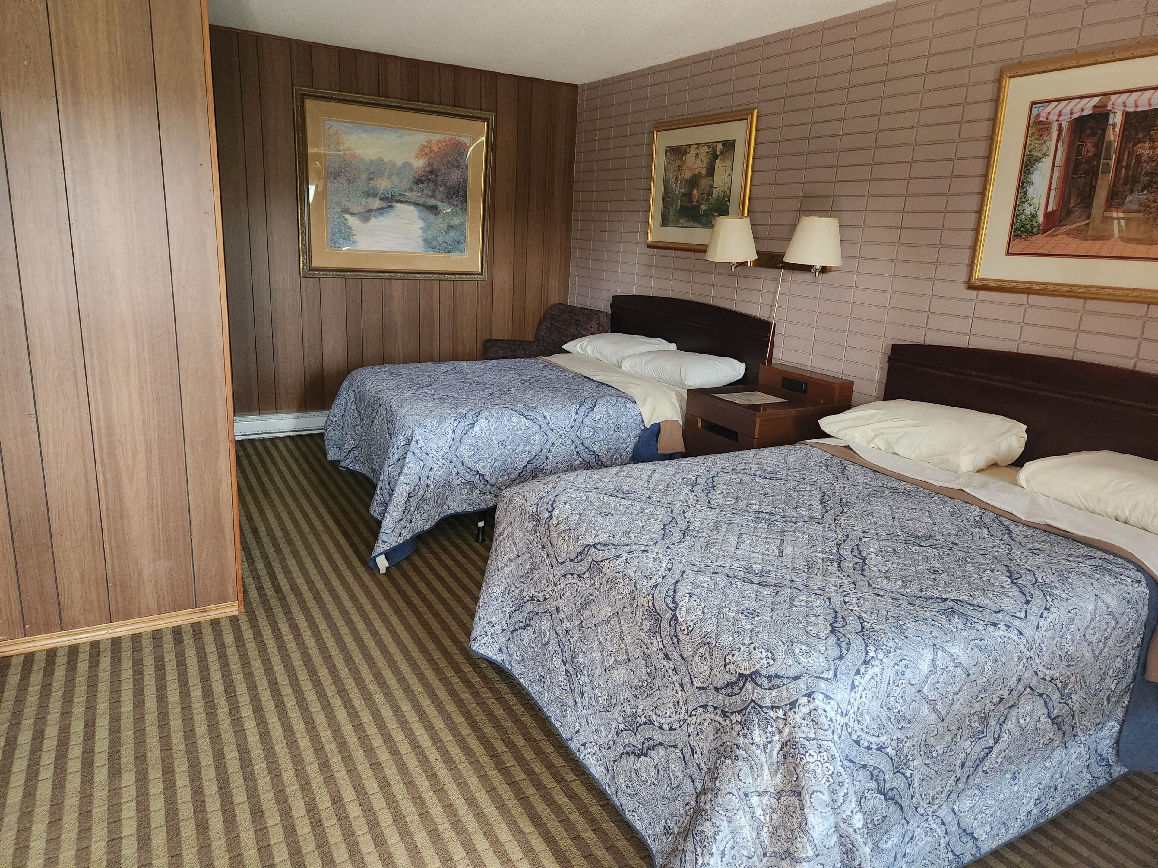 Standard Double Room | Laptop workspace, free WiFi
