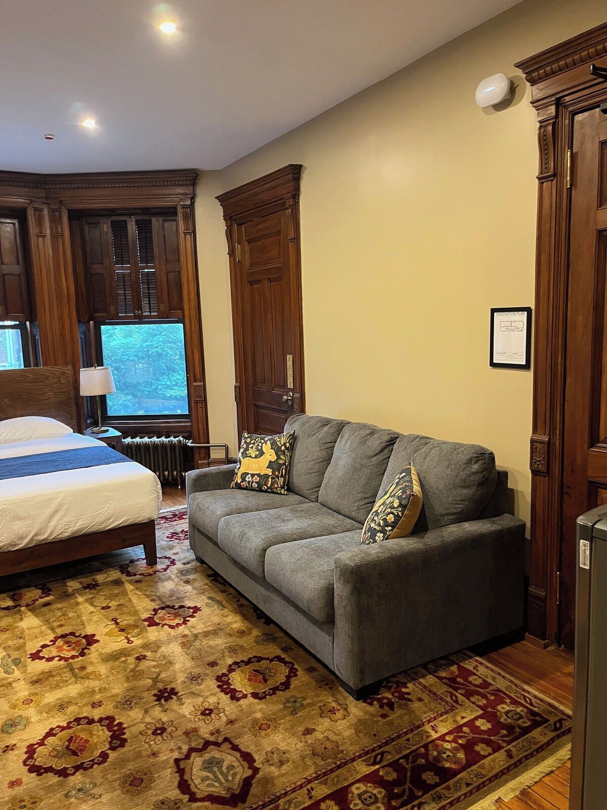 1 habitación, tabla de planchar con plancha, wifi gratis y ropa de cama 