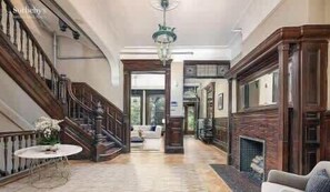 Interior - Hamilton House Studio Apt 4. Pvt Bath & Fireplace (Manhattan)