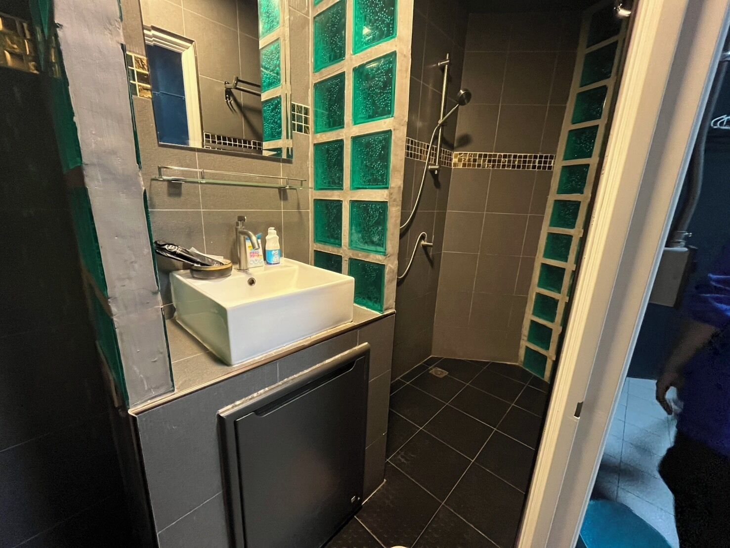 Quarto, 1 cama King, vista para a praia | Banheiro | Chuveiro, secador de cabelo, toalhas de banho, sabonete