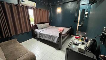 Room | Desk, free WiFi