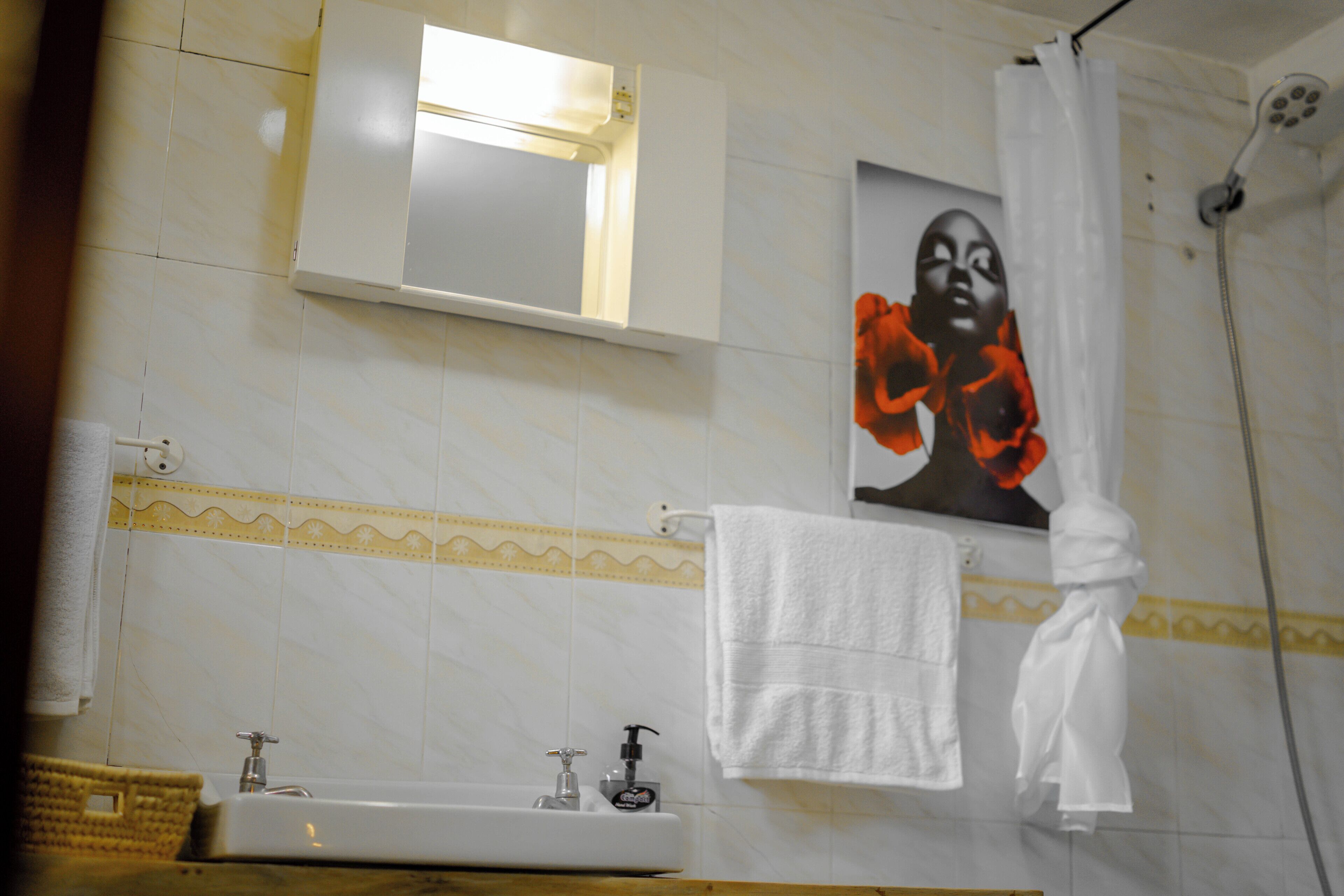 Deluxe Quadruple Room, Garden View | Bathroom | Towels, soap, shampoo, toilet paper