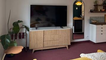 Deluxe Loft, Kitchenette | Living area