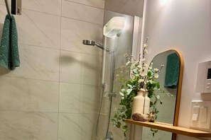 豪華樓中樓客房, 簡易廚房 | 浴室 | 淋浴設備、吹風機、毛巾、肥皂