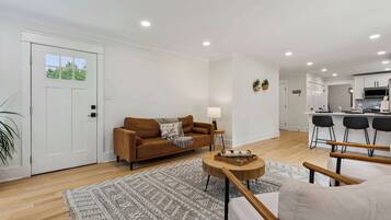 House, Berbilang Katil, Garden View (Cape Cod) | Ruang tamu