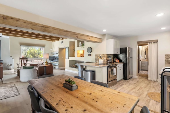 Coffee/tea maker, fridge, microwave, oven - Perfect Patio, Proximity to the Plaza (Santa Fe)