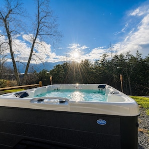 Outdoor spa tub - 8BR Luxury Farmhouse · Waterfall · Hot Tub · Catskills (Ellenville)