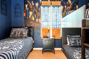 Townhouse, flere senger, bassengutsikt (Golden Hours) | 5 soverom, individuelt dekorert og individuelt innredet