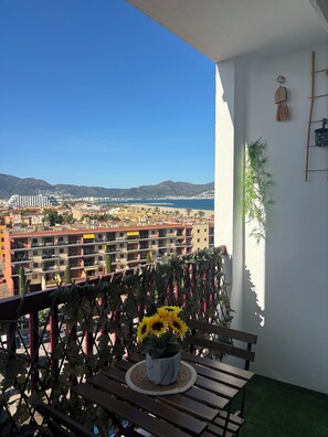 Outdoor dining - Vrbo Property (Empuriabrava)