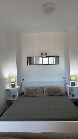Room - Vrbo Property (Empuriabrava)