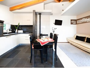 Living area - Country House 'D’Olívia Lovely Homes - Conceição' with Shared Garden, Wi-Fi & Air Conditioning (Cela)