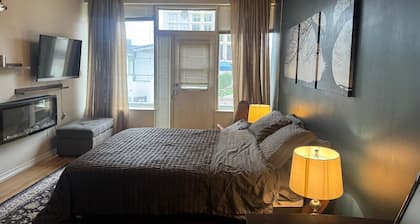Trendy Downtown Condo Jasper Ave