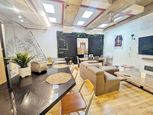 Trendy Downtown Condo Jasper Ave