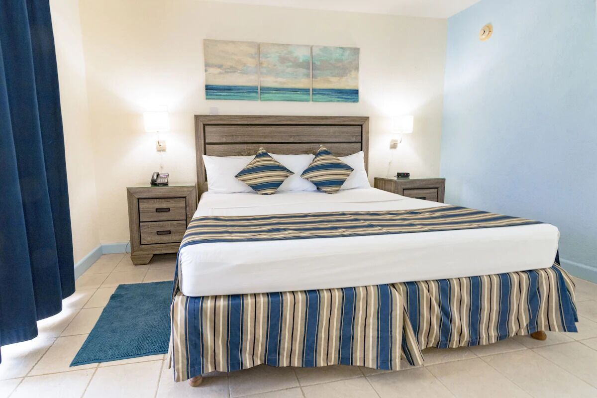 Tropical Escape In St. Lawrence Gap | Beach Access | Outdoor Pool - Worthing