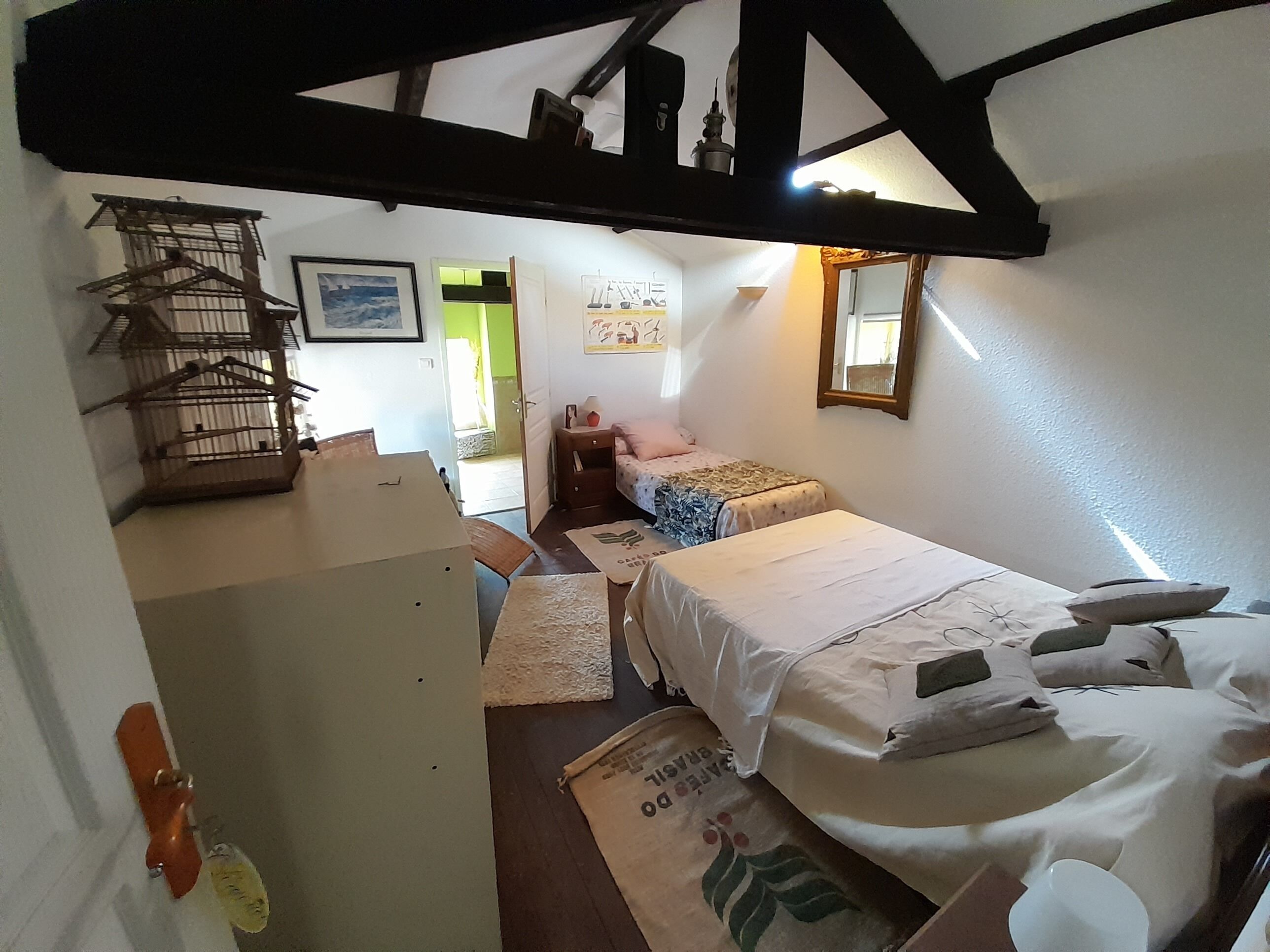 5 bedrooms, WiFi, bed sheets