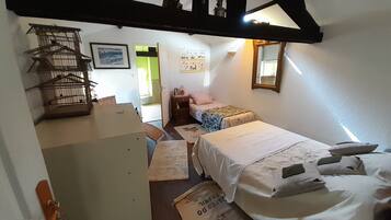 5 bedrooms, WiFi, bed sheets