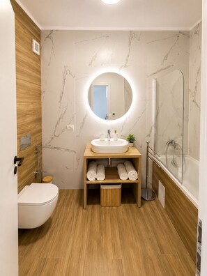 Hair dryer, bidet, towels, soap - Luxury Apartment at Nord One-City Center-Free Private Parking (Timișoara)