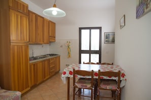 Dining - Apartment 'Appartamento 1' with Balcony, Wi-Fi and Air Conditioning (Grosseto)