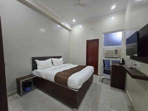 House - Classic Pine Villa (Lucknow)