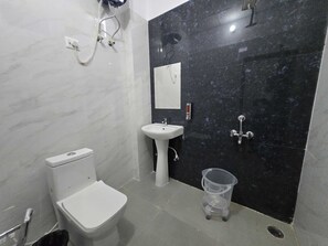 House | Bathroom - Classic Pine Villa (Lucknow)