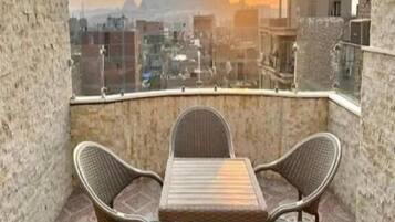Apartment, Balcony, City View | Outdoor dining