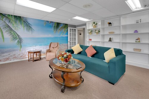 Grant Line Residence Unit E | 10 Min to Louisville