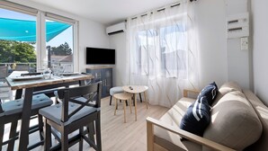 Unclassified image, 4 of 28, button - Holiday Home 'L'oeillet Bleu' with Private Terrace, Wi-Fi and Air Conditioning (Saint-Jean-de-Monts)