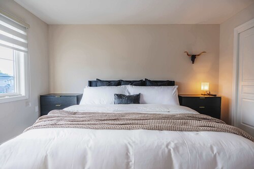 Grand Falls Estate | 6BR Luxury Retreat with Game