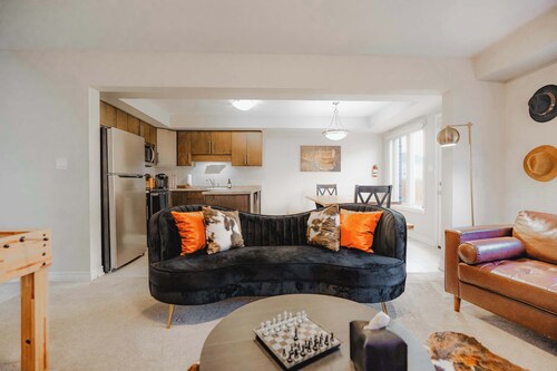 The Thorold Manor Retreat 6BD | BBQ & Games