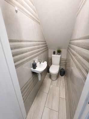 Handtücher, Seife, Toilettenpapier