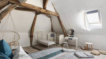 2 bedrooms, WiFi, bed sheets