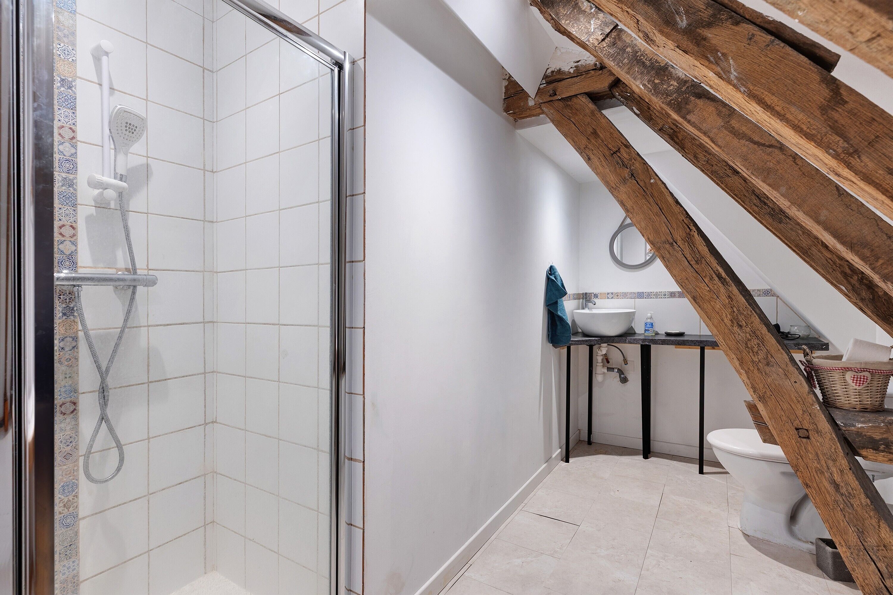 Dusche, Haartrockner, Handtücher