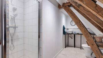 Dusche, Haartrockner, Handtücher