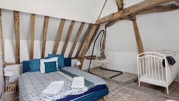 2 bedrooms, WiFi, bed sheets