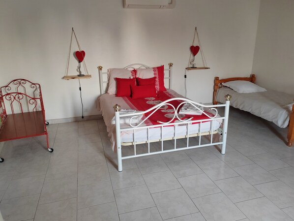 Room - Red Room 20m² Private Bathroom with Brunch (Hommes)