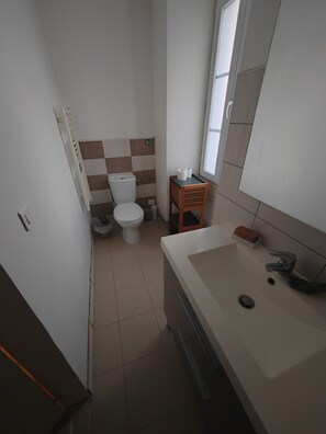 Bathroom - Red Room 20m² Private Bathroom with Brunch (Hommes)