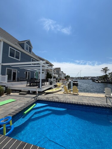 Luxury 6 BR Bayfront Retreat with Heated Pool, Sleeps 14, Minutes to Beach