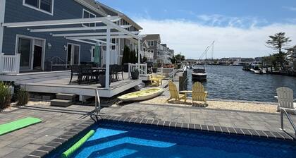 Luxury 6 BR Bayfront Retreat with Heated Pool, Sleeps 14, Minutes to Beach