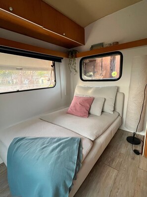 Bed sheets - Tiny Home with Private Terrace (Mönchgut)