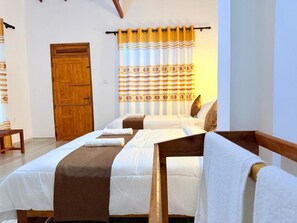 Minibar, laptop workspace, iron/ironing board, free WiFi - Senu Ceylon Ella (Ella)