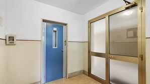 Unclassified image, 2 of 31, button - Room 'Camera Arsenale' with Wi-Fi and Air Conditioning (Venice)