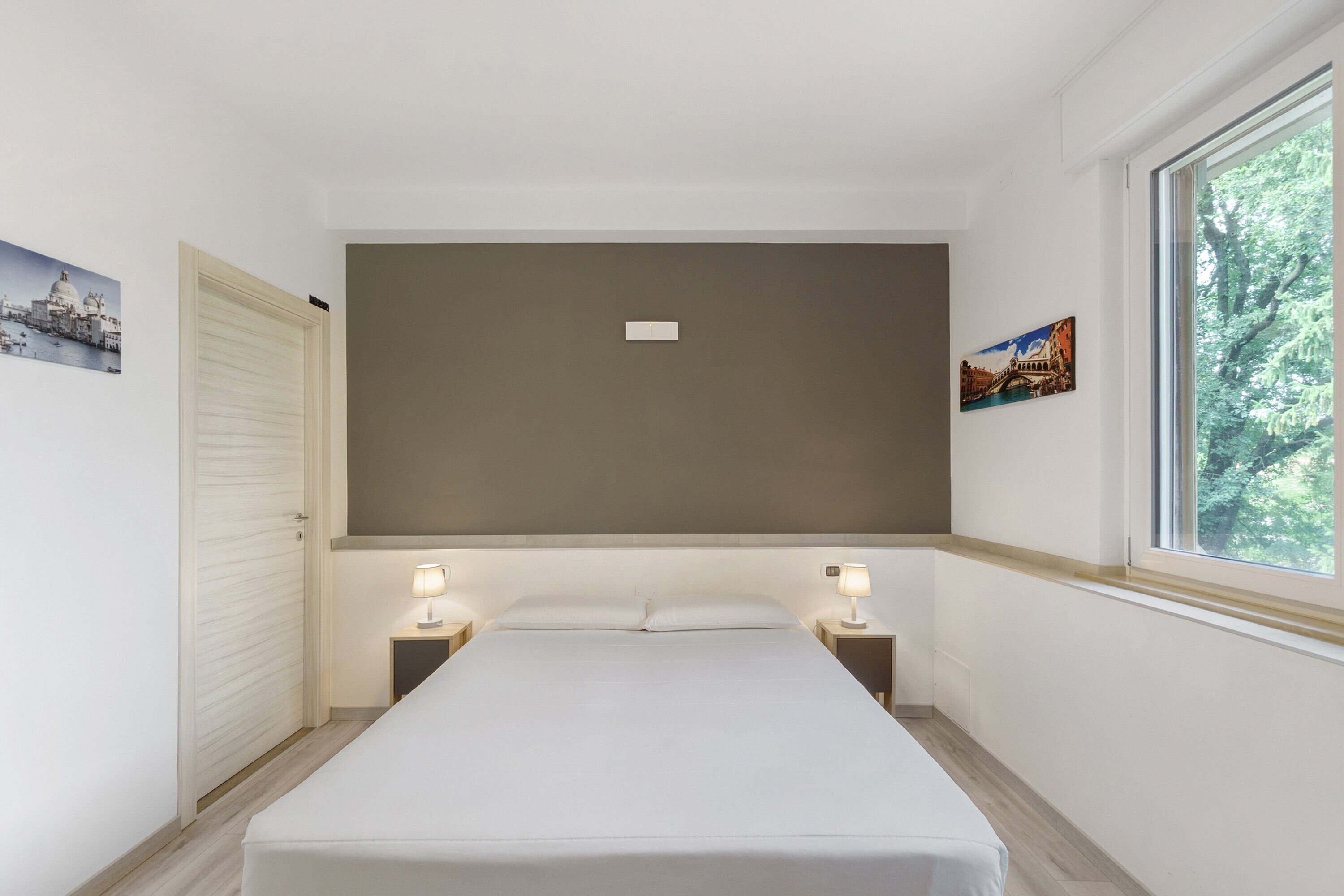 WiFi, bed sheets