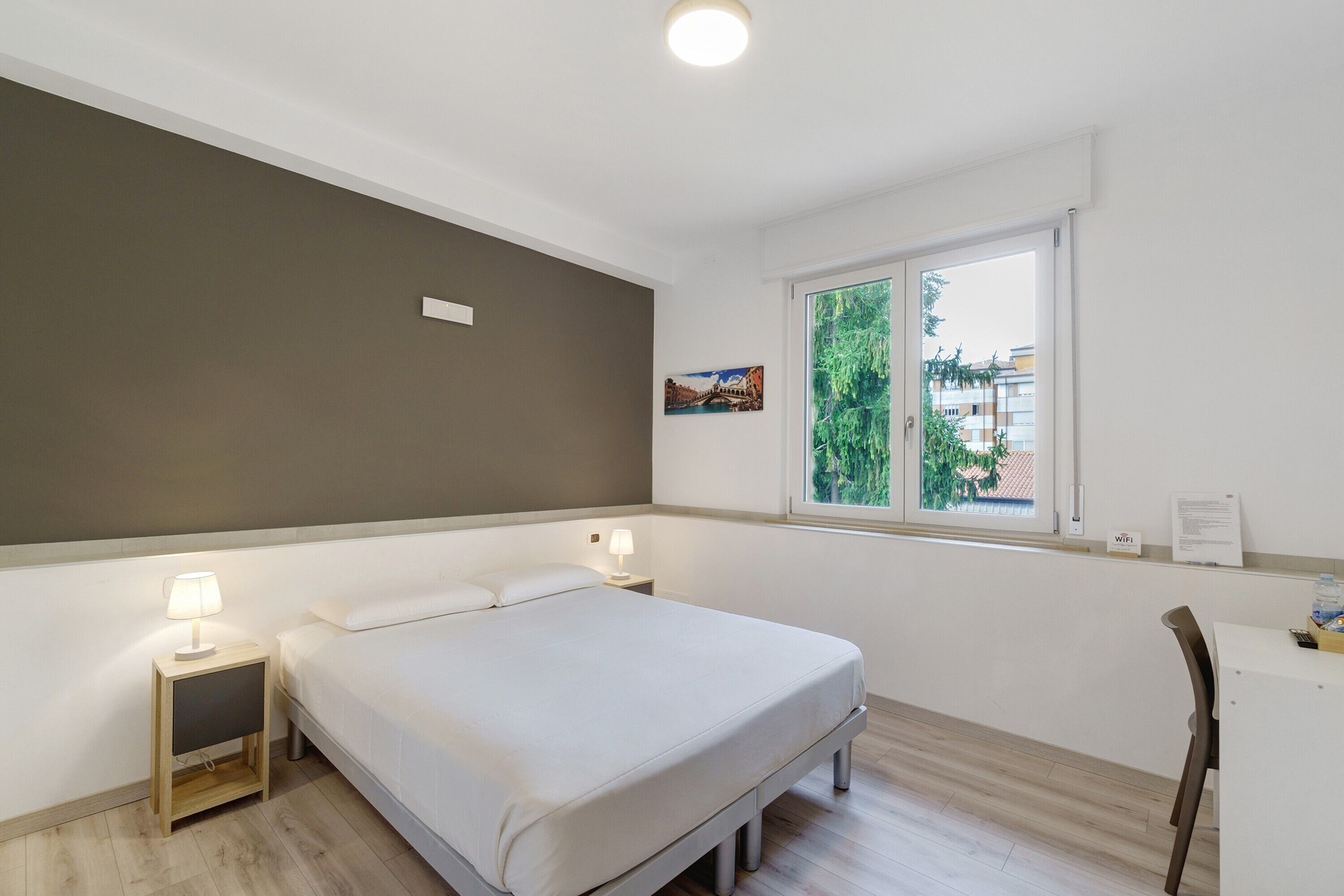 WiFi, bed sheets