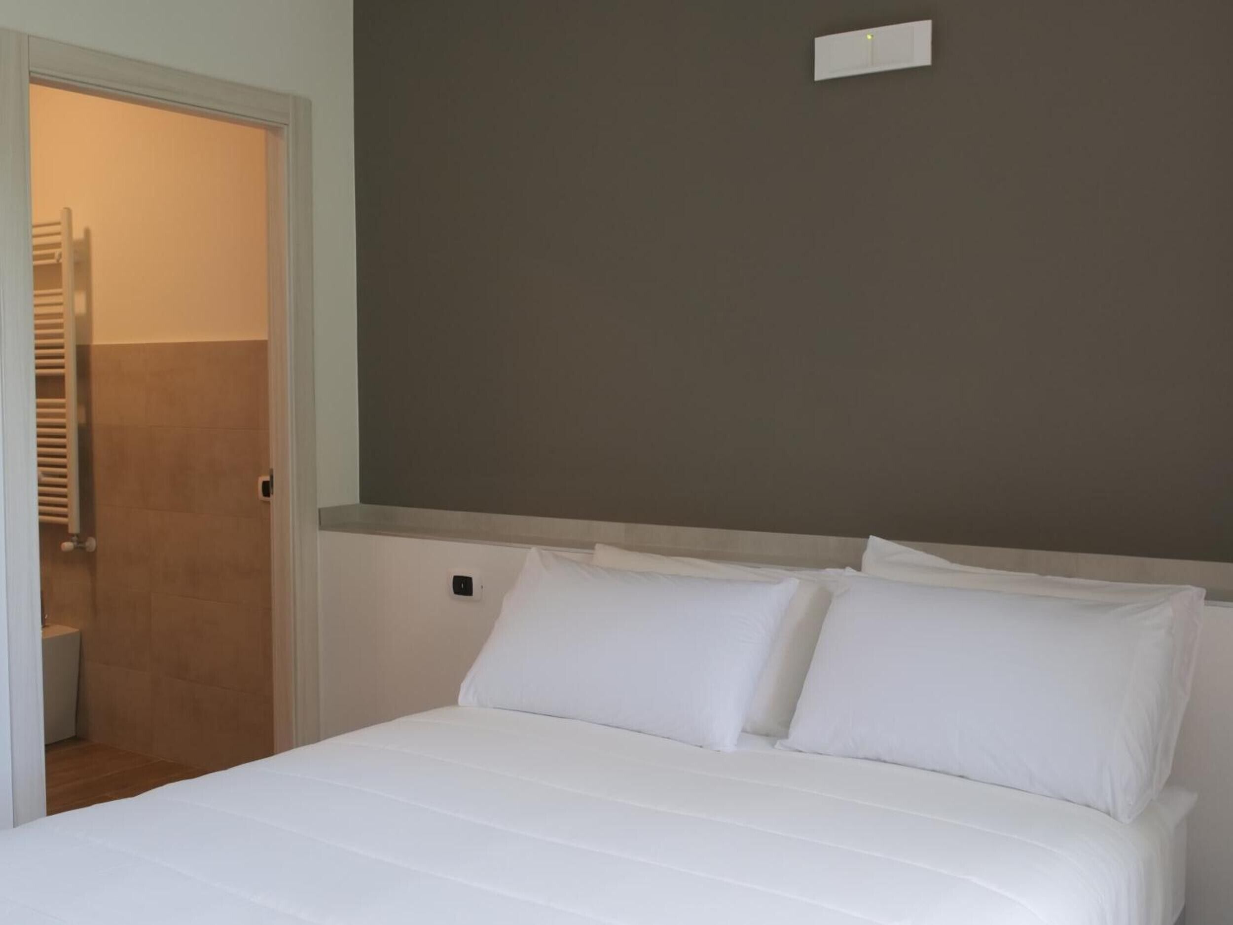 WiFi, bed sheets