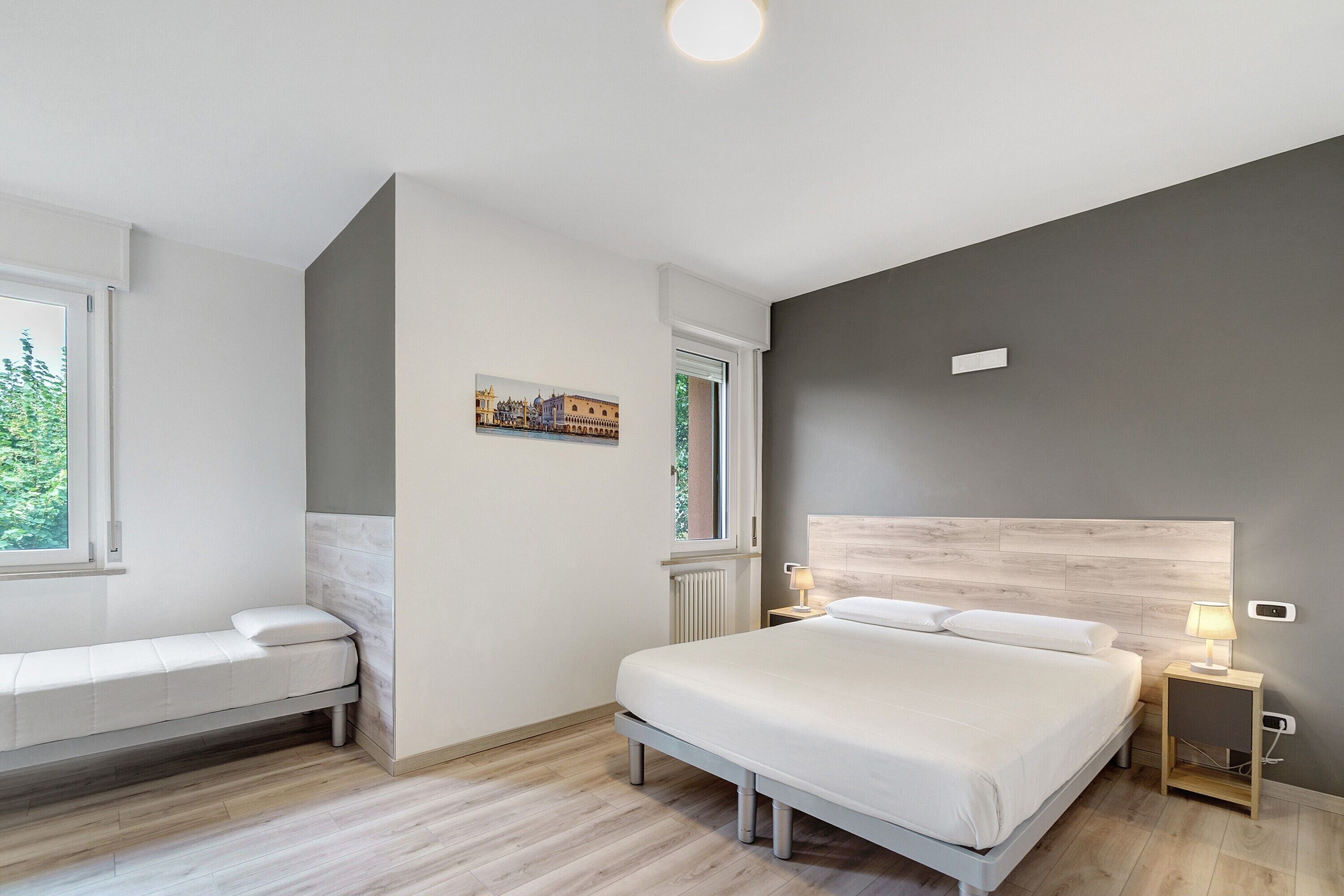 WiFi, bed sheets