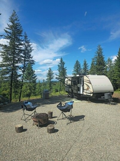 Camper on 1.5 acre Lot in Rexford, Boat Parking, Outdoor Kitchen, Fire Pit