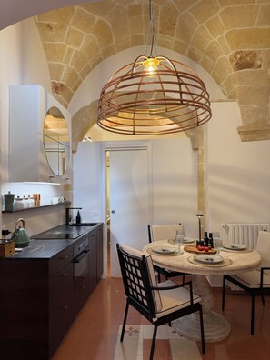 Dining - Angel Apartment 1 - Two Bedroom Apartment, Sleeps 6 (Monopoli)